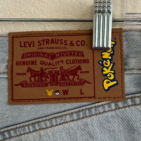 Levi's x Pokemon High Loose Jeans Size 29 - Picture 9 of 12